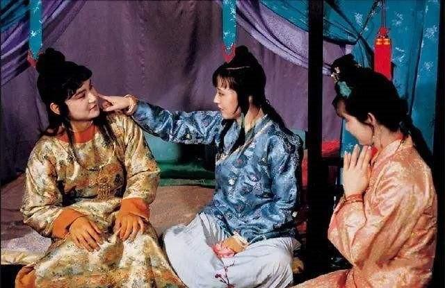 贾宝玉怀疑薛宝钗的燕窝大有问题