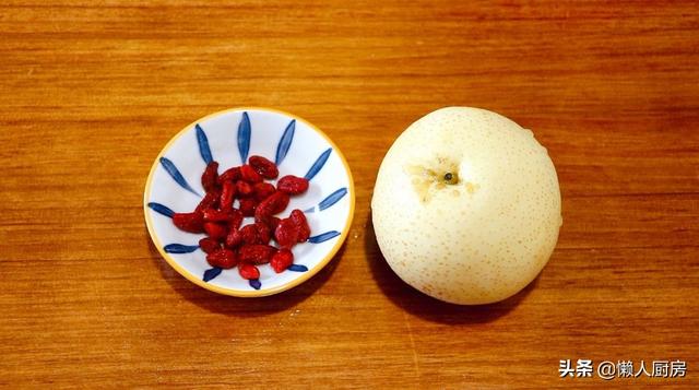 1个梨，一点冰糖，记住这个配方，你也能吃到素燕窝