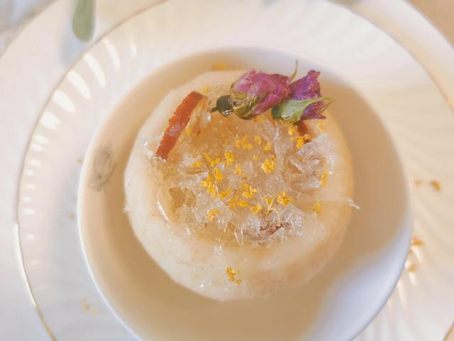 家庭版冰糖雪梨燕窝，清甜养颜营养，美味佳肴
