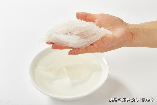燕窝怎么处理好？不是只放在水里泡发，牢记3点，处理干净营养好